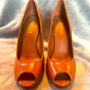 Beautiful 4.5 inch heels without box. New condition ( item 60)